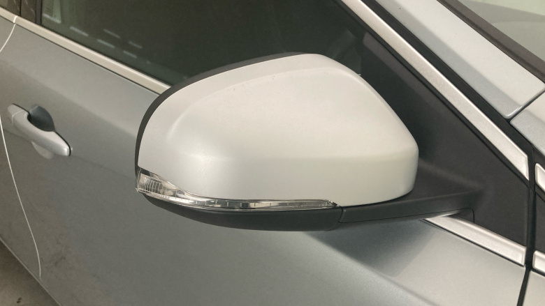 Volvo V40 T2 [122] R DESIGN Nav Plus 5dr Petrol Hatchback